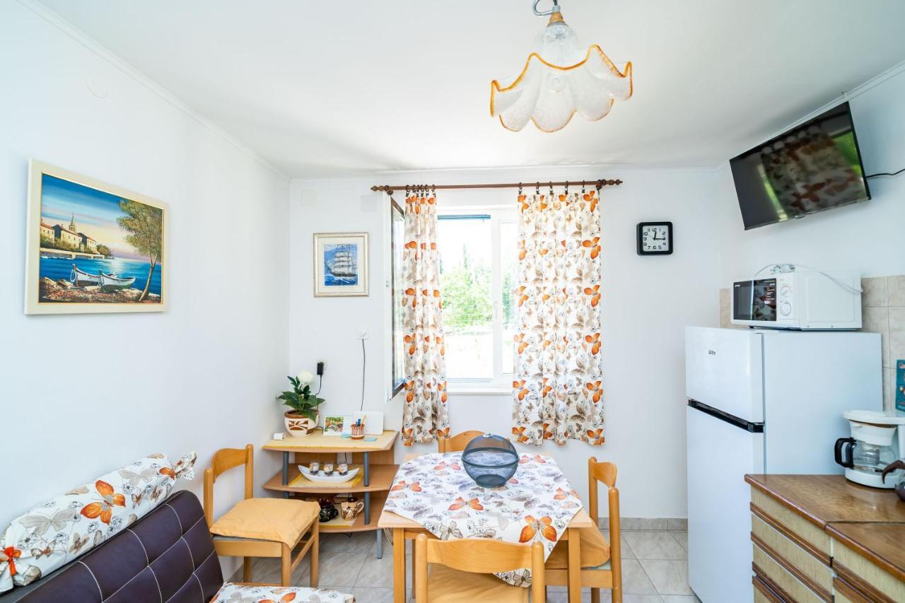 Apartment Laurel Leaf Lovorno Exterior photo